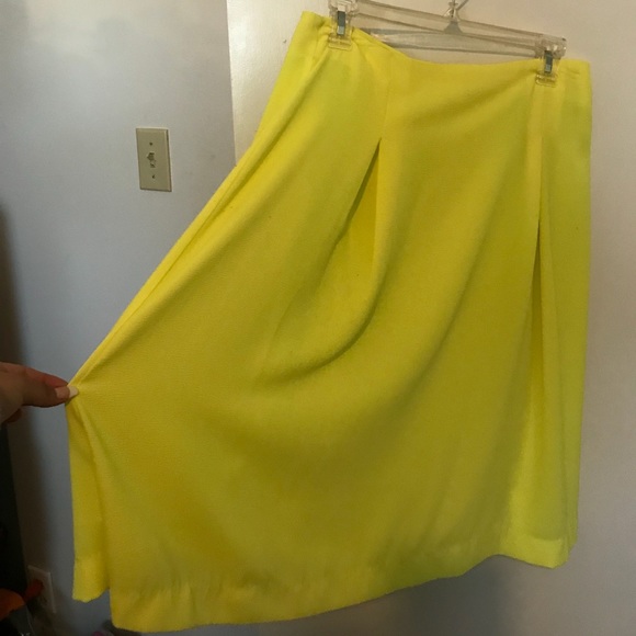 LIME GREEN FLOWY CATO SKIRT - Picture 4 of 4